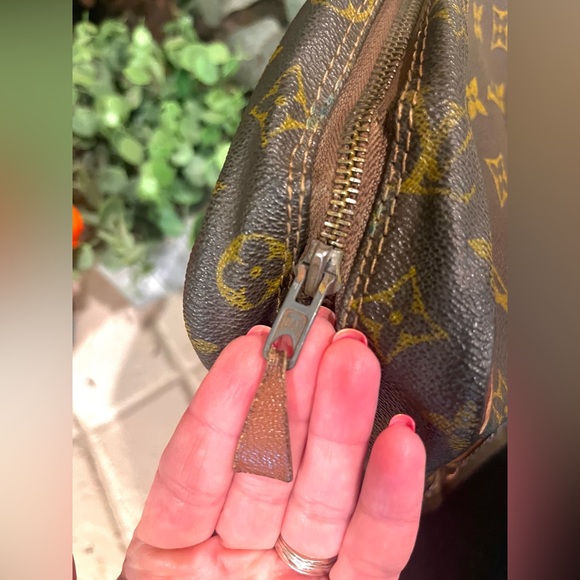 Authentic Louis Vuitton Monogram VTG messenger bag - Picture 5 of 14